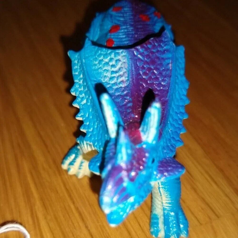 Dinosaur blue dotted red Chasmosaurus Action Figure pvc 5in x 2in New